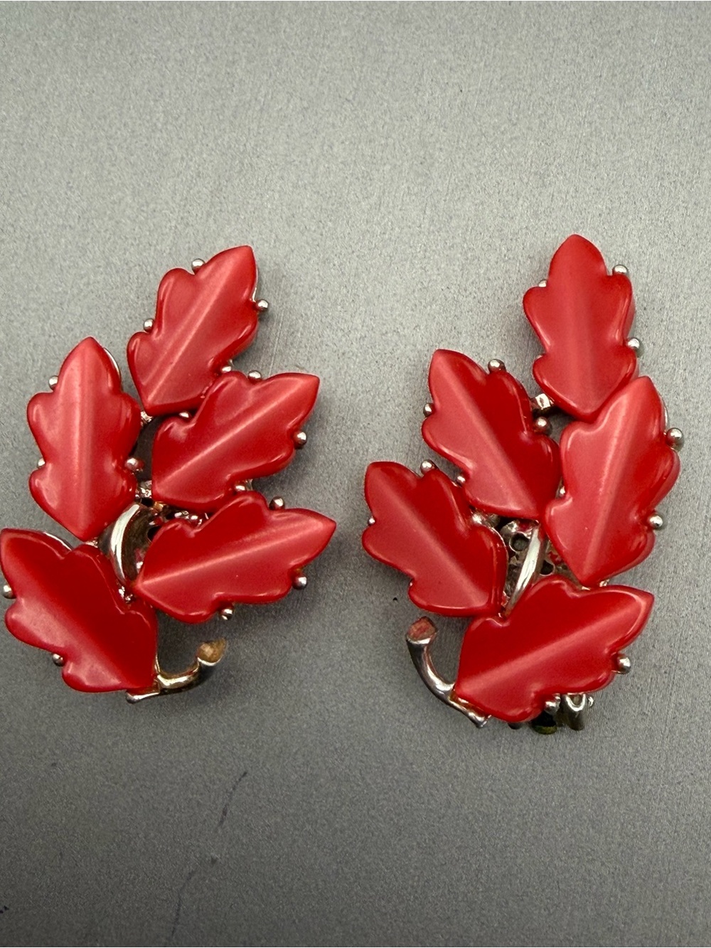 Lisner Red Leaf Cluster Thermoset Clip-On Earrings Vintage 2”